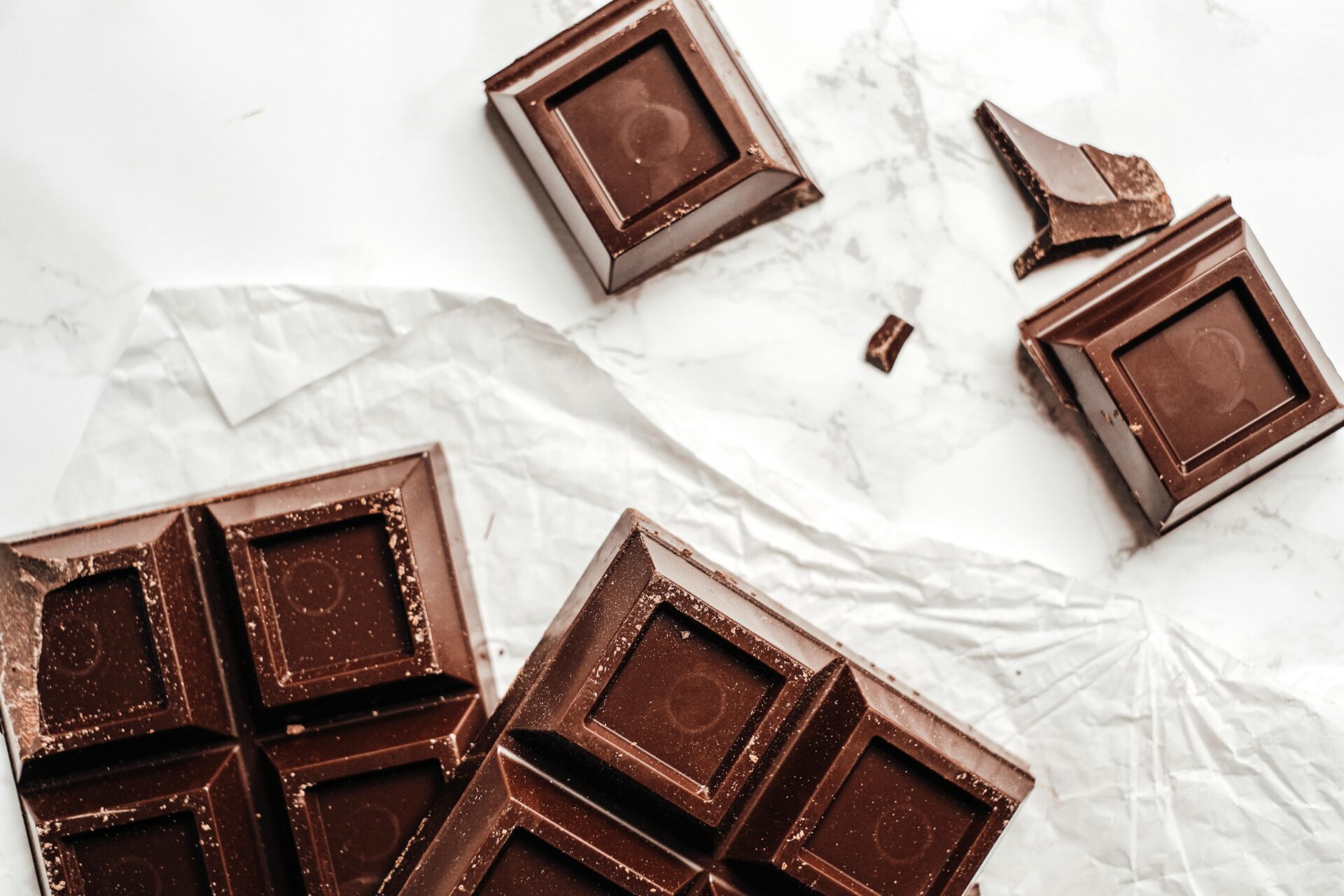 Immagine ritraente del cioccolato in barretta.